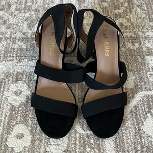 ❗️💲CLOSEOUT SALE: $5 💲❗️- Black DreamPairs Strappy Heels